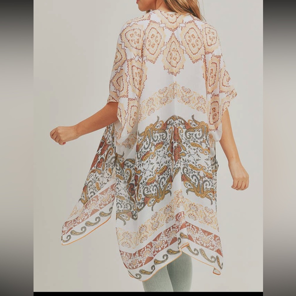 NWT Boho and Paisley Print Kimono Taupe